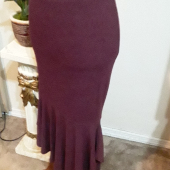 Summer & Sage Assymetrical Skirt - Picture 4 of 8